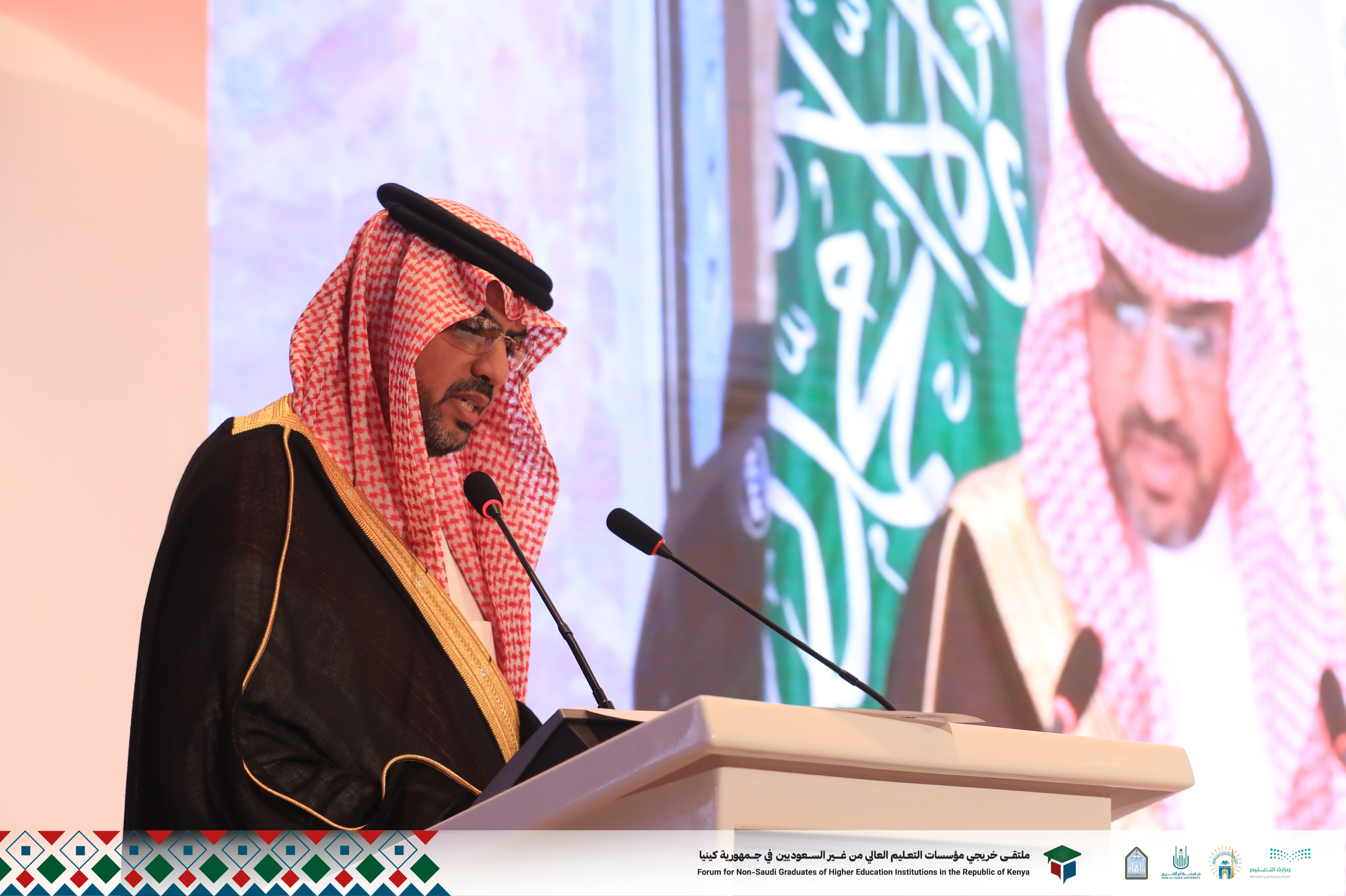 رئيس الجامعة الإسلامية د. صالح بن علي العقلا، يوجه خالص شكره وتقديره لوزارة التعليم، وللجامعات المشاركة في تنظيم ملتقى خريجي كينيا.